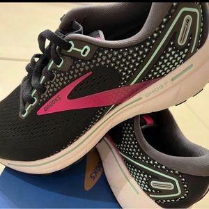 Brooks Ghost 14 running shoes